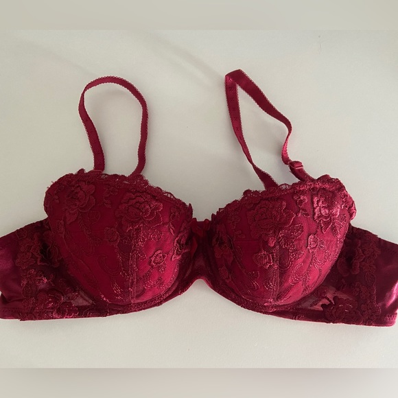 NWOT Red lace bra - Picture 1 of 2